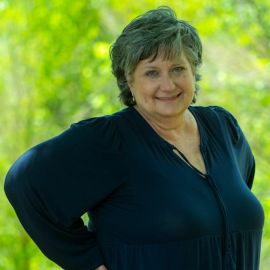 Nancy Robbins Headshot